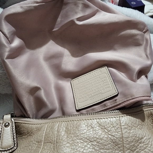 Coach Kristin hobo bag in a light pearl or beige leather with silver-tone hardw - Picture 6 of 7